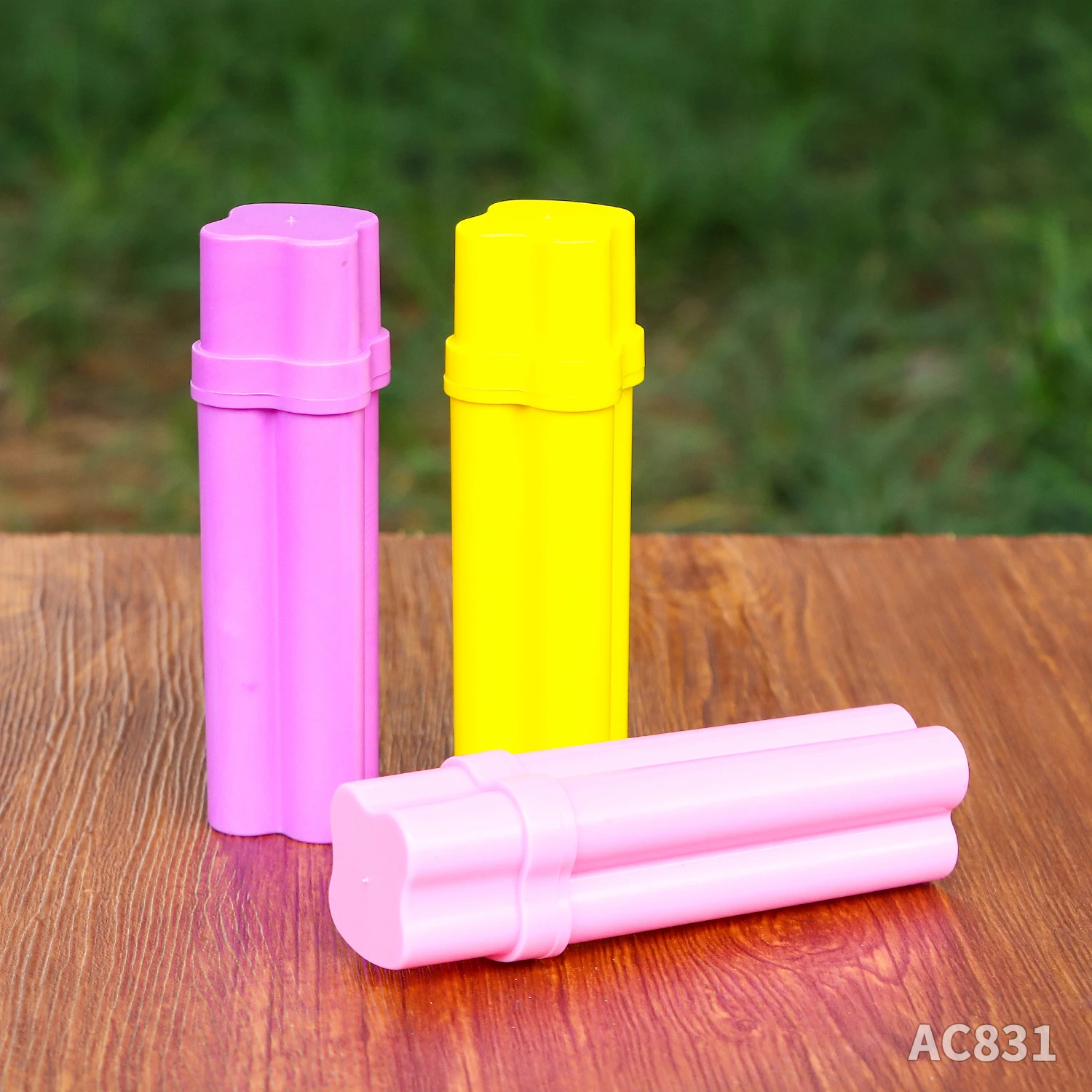 3 つの空のコンパートメントを備えた破砕材料貯蔵タンク、軽量でマルチ