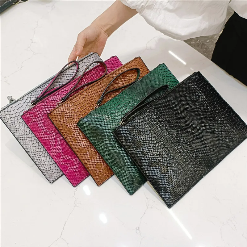 NIGEDU Women Clutch Fashion 3D Python Pattern Envelope Clutches Oversized  Purse Bag Rhinestone Evening Party Handbag