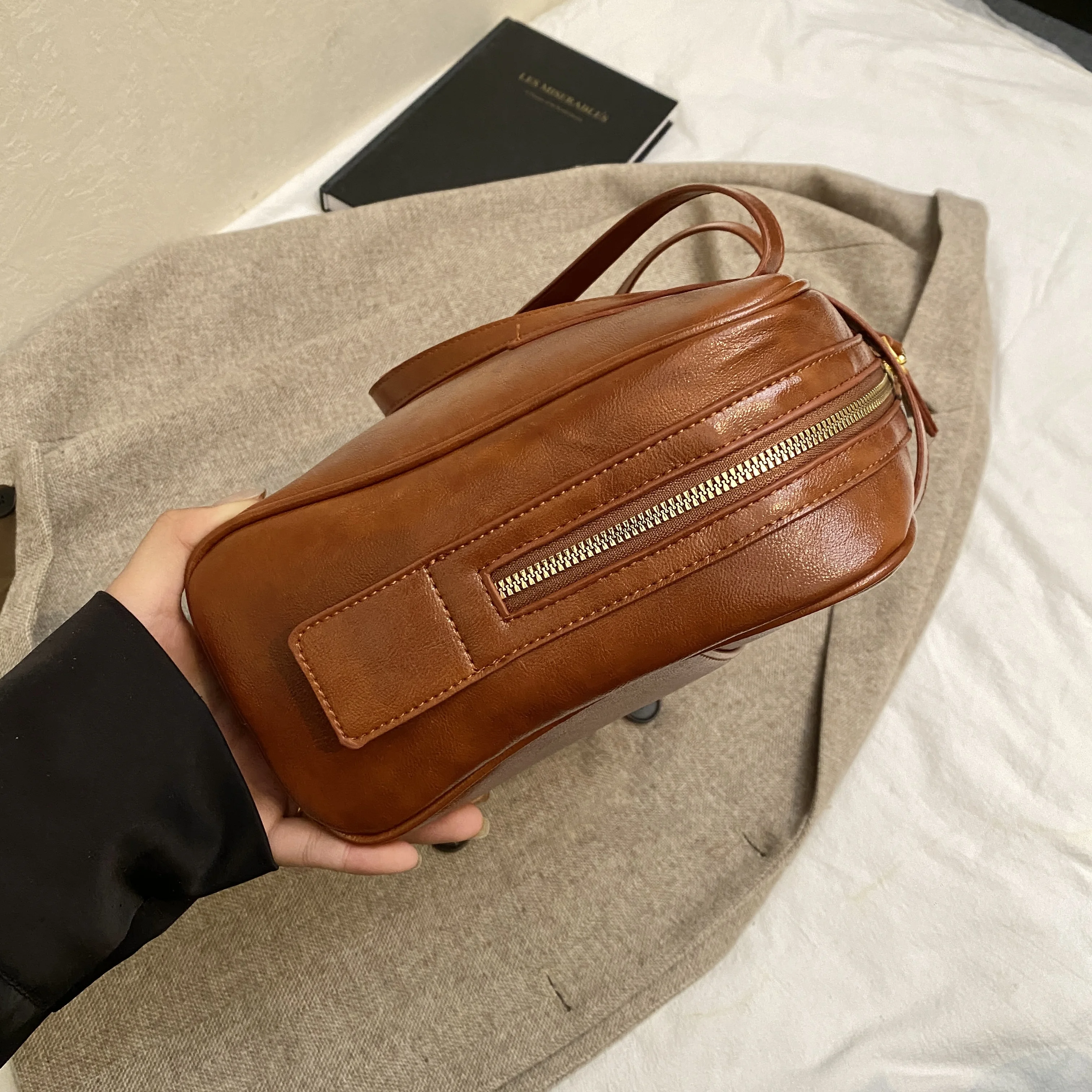 Solid PU Leather Shoulder Bags Women Large Classic Elegant Handbags England Style Vintage Female Casual Totes Bags Fashion