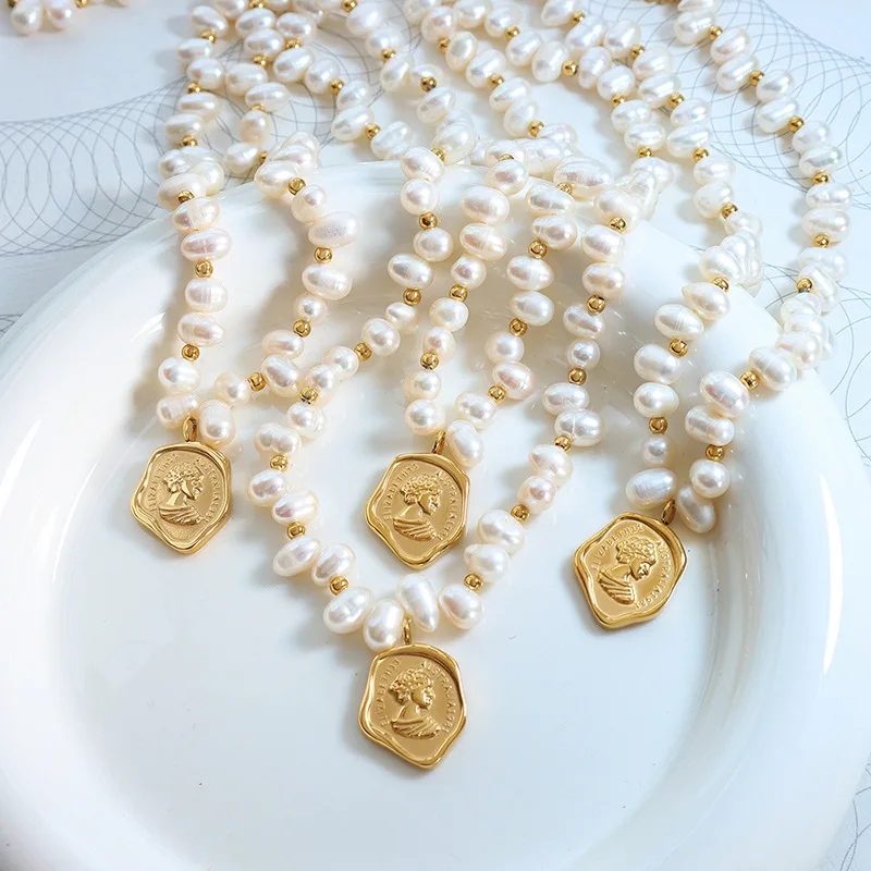 

Luxury Style Necklace Advanced Irregular Necklace Portrait Plate Splicing Chain Retro Exaggerated Personality Ornament