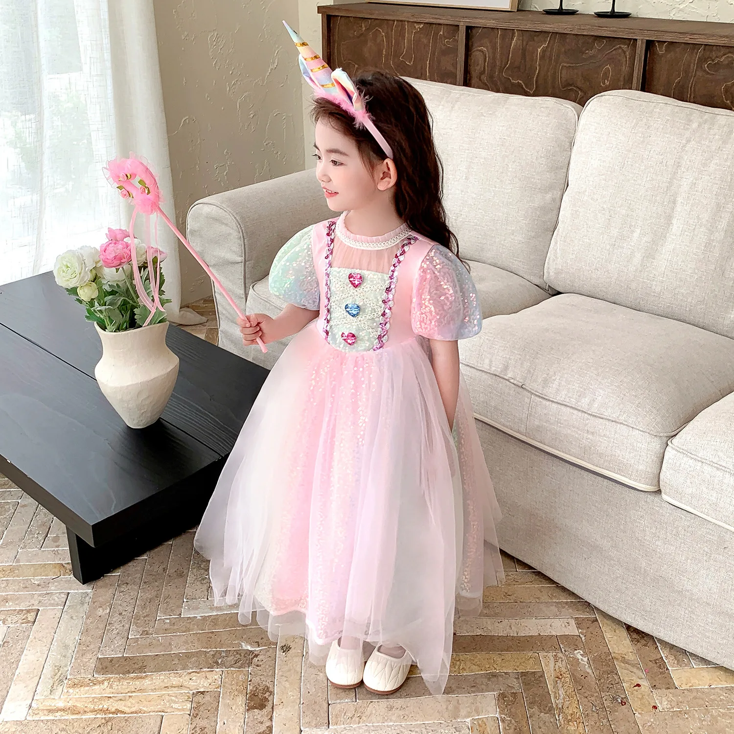 Kinder-Einhorn-Kostüm, LED-Leuchtkleid, glitzerndes Pailletten-Tüllkleid für Mädchen, Kostüm für Hochzeitsgäste, Festzug, Karneval – Detail 4