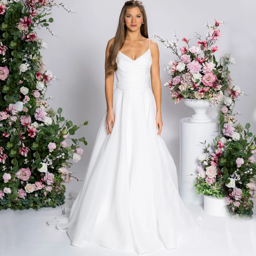 Simple Spaghetti Straps V-Neck Wedding Dress with Pleat A-Line Floor Length Bridal Sleeveless Open Back Sweep Train Gowns Robe
