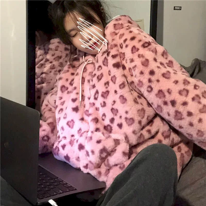 Рисунок 6 - Пальто женское зимнее из овечьей