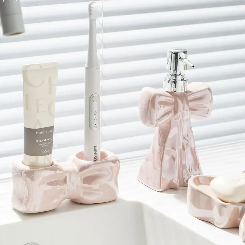 Creative โบว์ขวดโลชั่นแปรงสีฟันไฟฟ้าชั้นวางแปรงสีฟันยาสีฟันชั้นวางห้องน้ําอ่างล้างหน้าฐานเก็บถ้วย 1