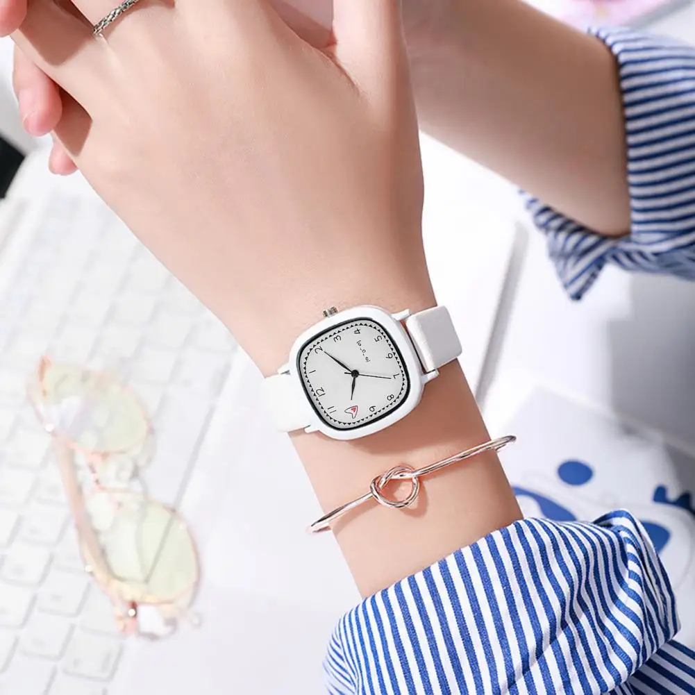 

Women Quartz Watch Girls Quartz Watch Fashionable Women's Quartz Watch with Square Dial Soft Faux Leather Strap for Students