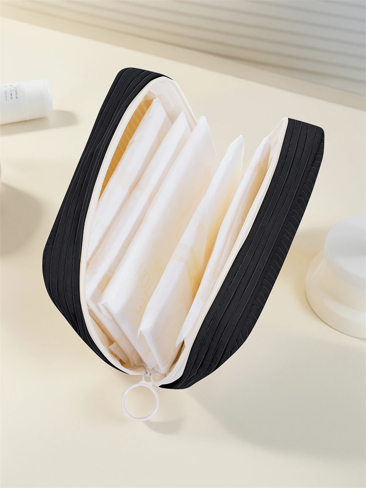 Recording machine pattern printed sanitary napkin storage bag, women's lightweight tissue bag, sanitary tissue bag