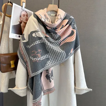 Echarpe New Retro Horse Sciarpa stampata per le donne Design di lusso Capispalla Autunno Inverno 2025 Spessore caldo collo-protezione Scialle avvolgente 1