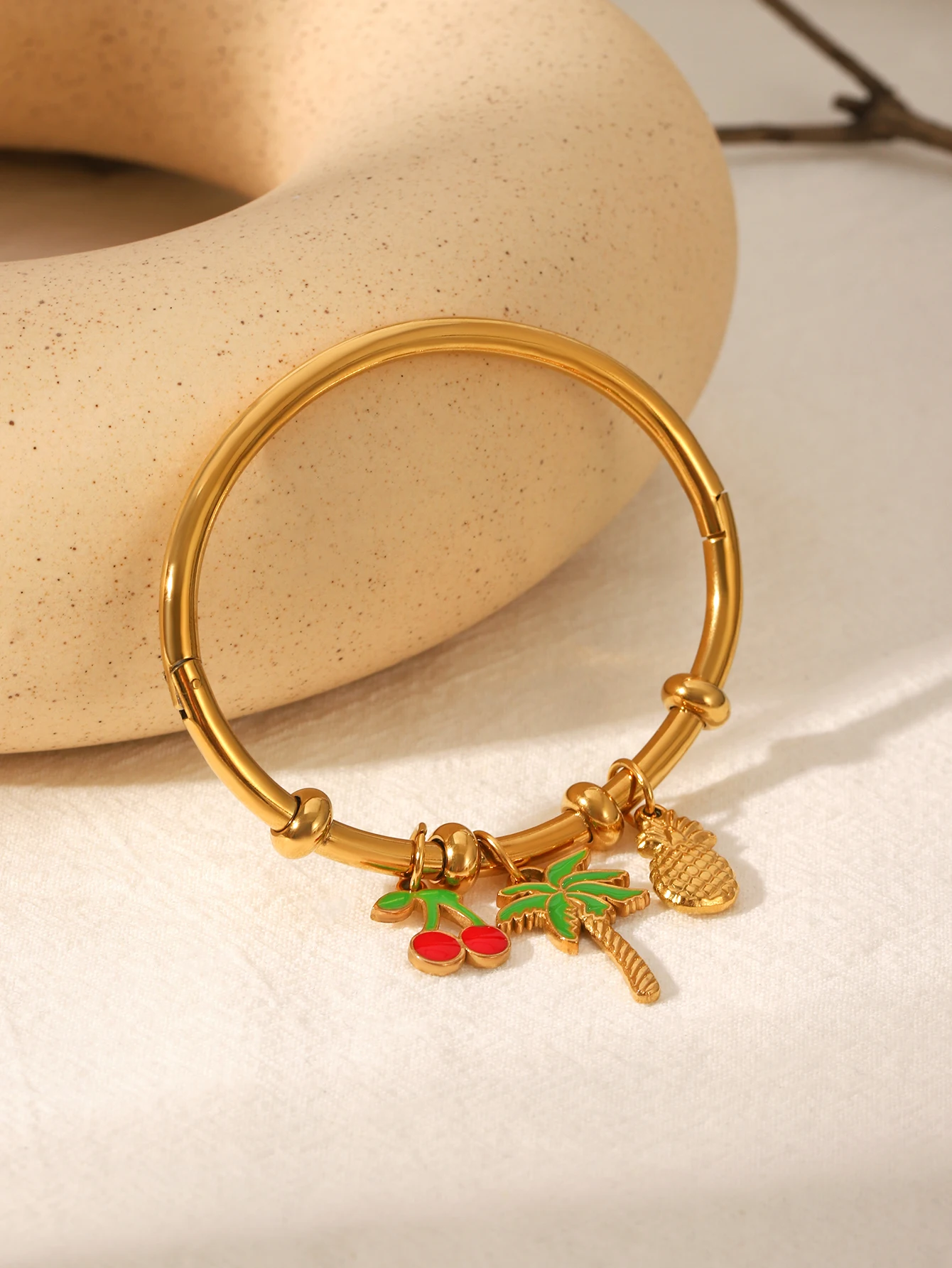 Vergoldetes Mehrschichtiges Armband-Set für Frauen mit Frucht-Anhängern (Kirsche, Zitrone), Hypoallergener Edelstahl, Tägliches Geschenk – Detail 7