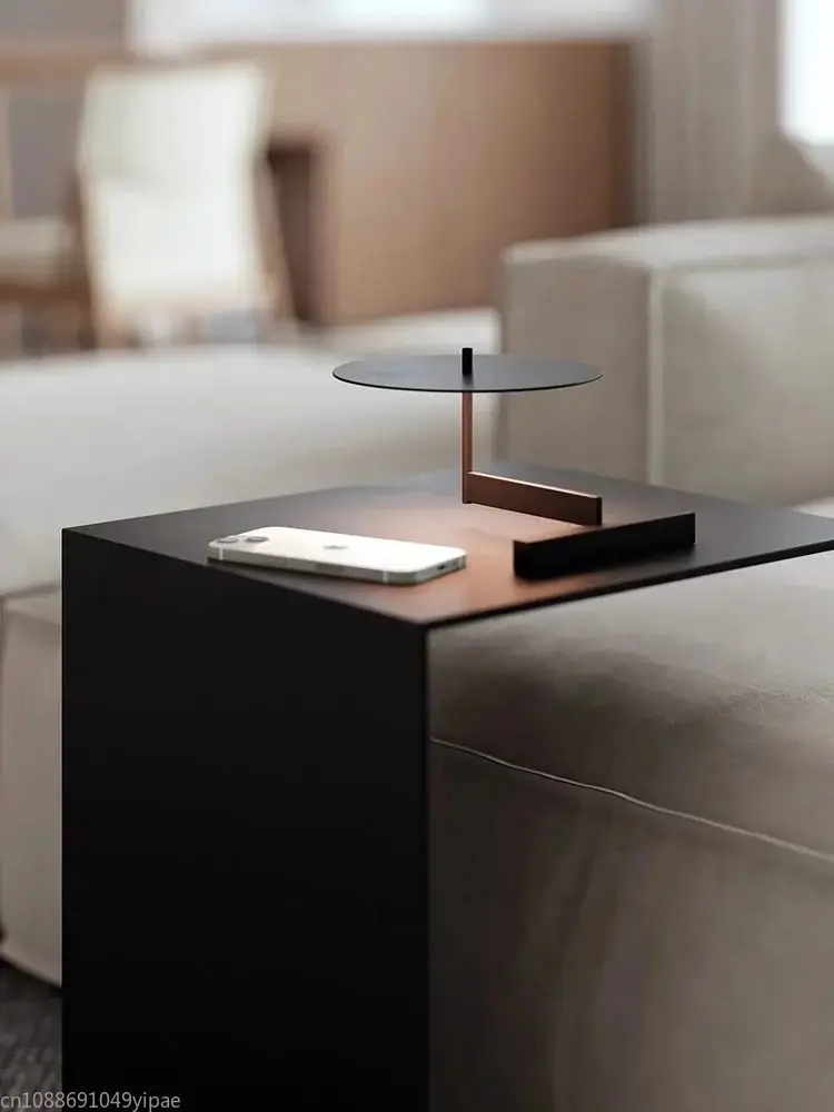 طاولة قهوة جانبية سوداء فاخرة بتصميم إيطالي بسيط م...