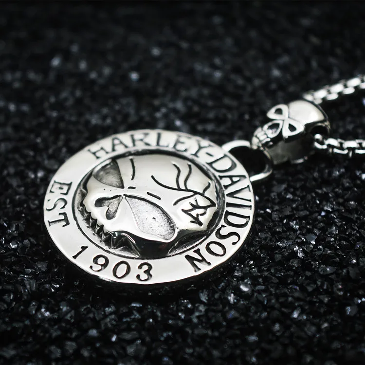 European and American retro locomotive skull 1903 round hang tag titanium steel pendant necklace personality domineering
