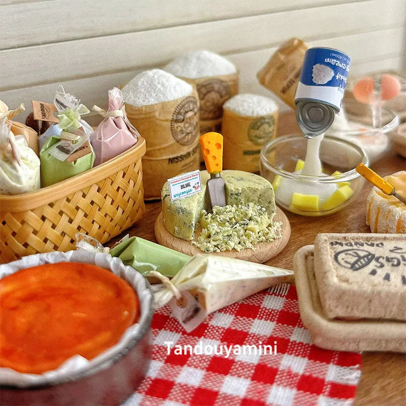 Miniature DIY Kitchen Scene for Dolls - 1:6 1:12