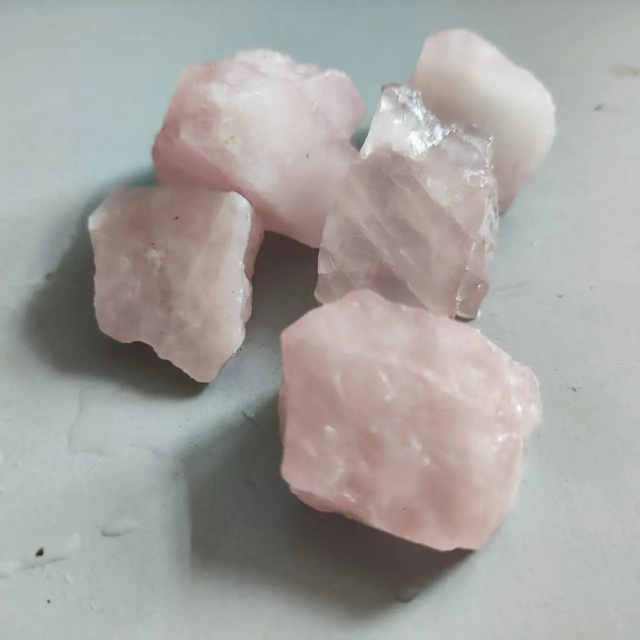 Natural Rose Quartz Pink Crystal Stone Home Decoration Stone Healing Mineral Specimen Rough Quartz Pink Crystal Gemstones