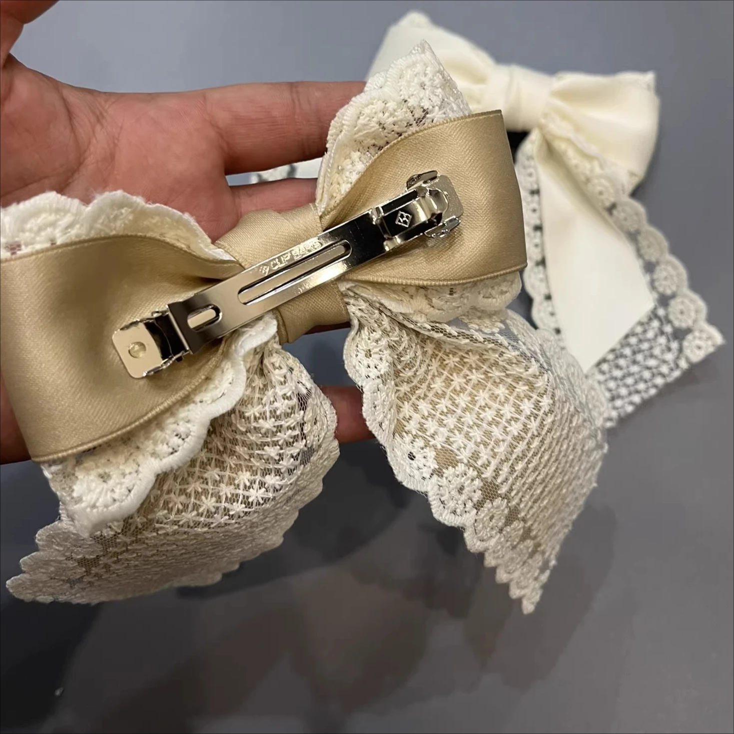 Fermaglio per capelli con fiocco in pizzo, elegante accessorio per capelli da donna, fermacoda per uso quotidiano, feste o regalo - immagine 6