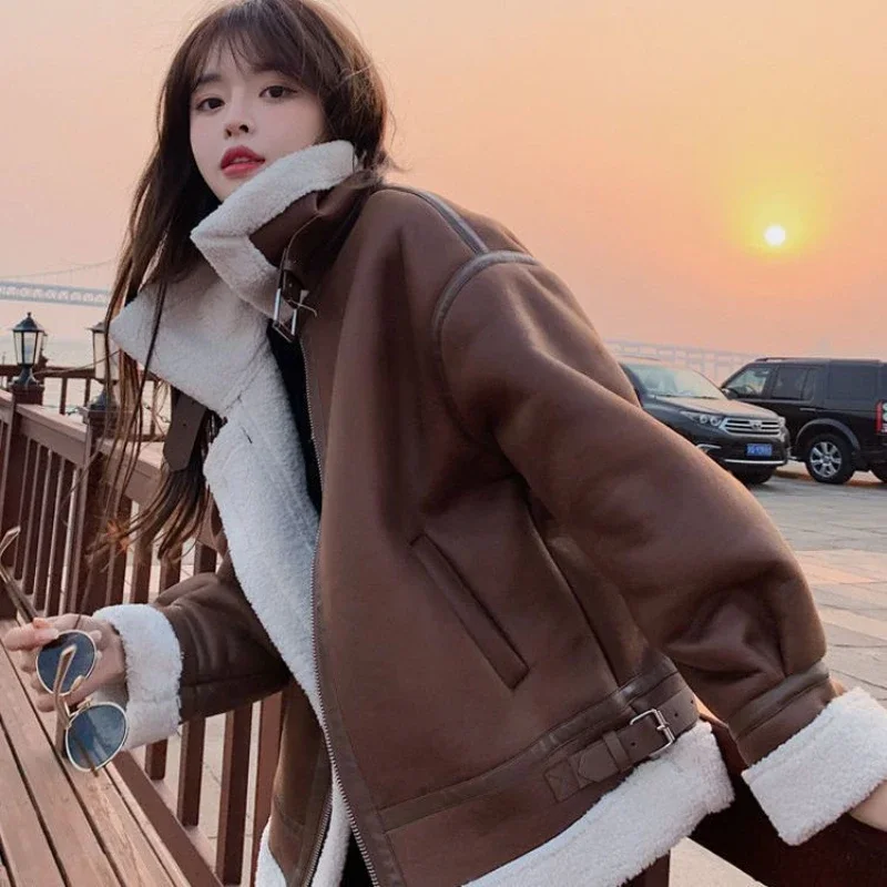 

2023 New Winter Lambswool Coat Female Padded Fur One Motorcycle Suit Short Loose Leisure Plush Cotton-padded Jacket Coat Female