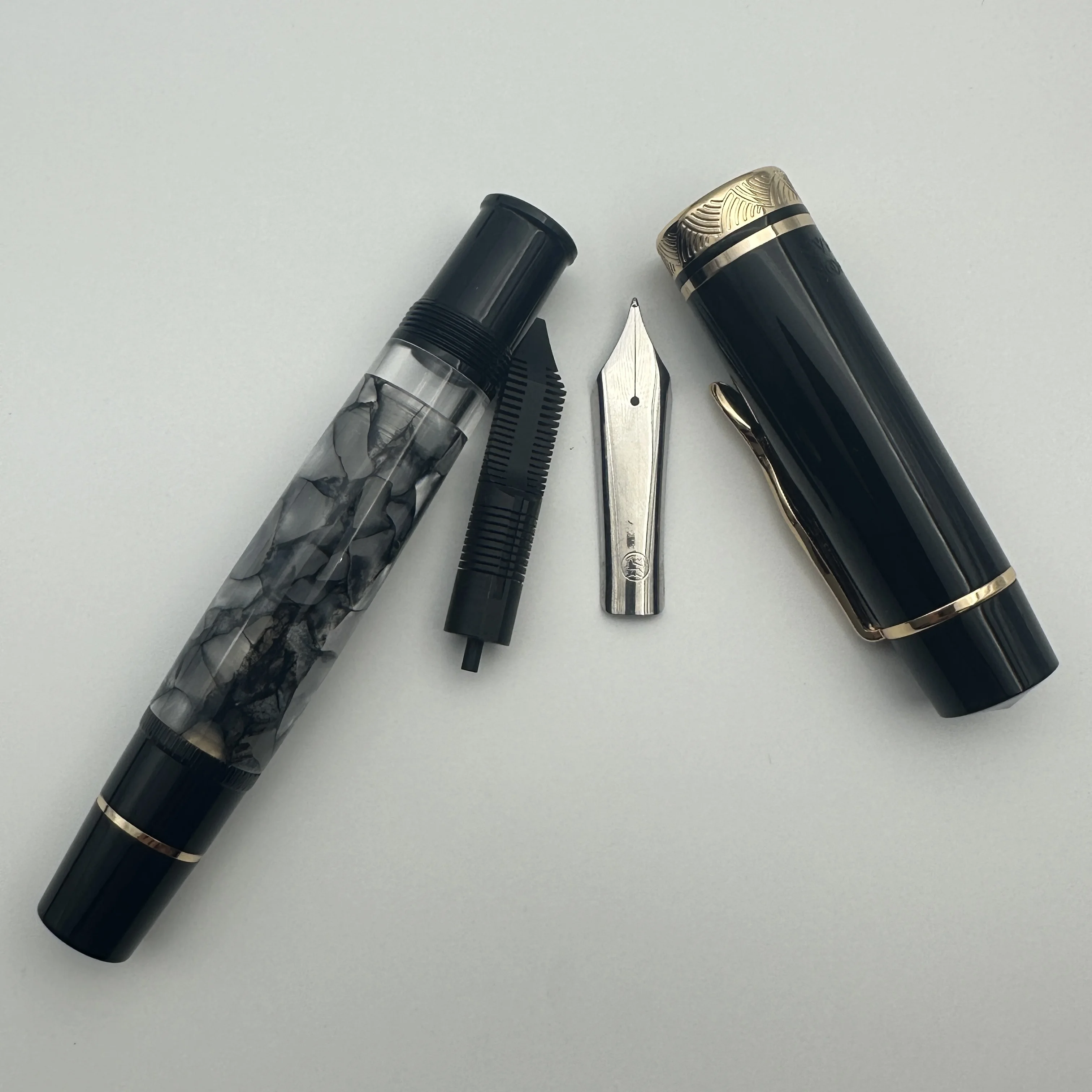 MARLEN 万年筆 i continenti EUROPA 18K F 超美品 MARLEN 万年筆 i continenti EUROPA 18K F 超美品 - メルカリ