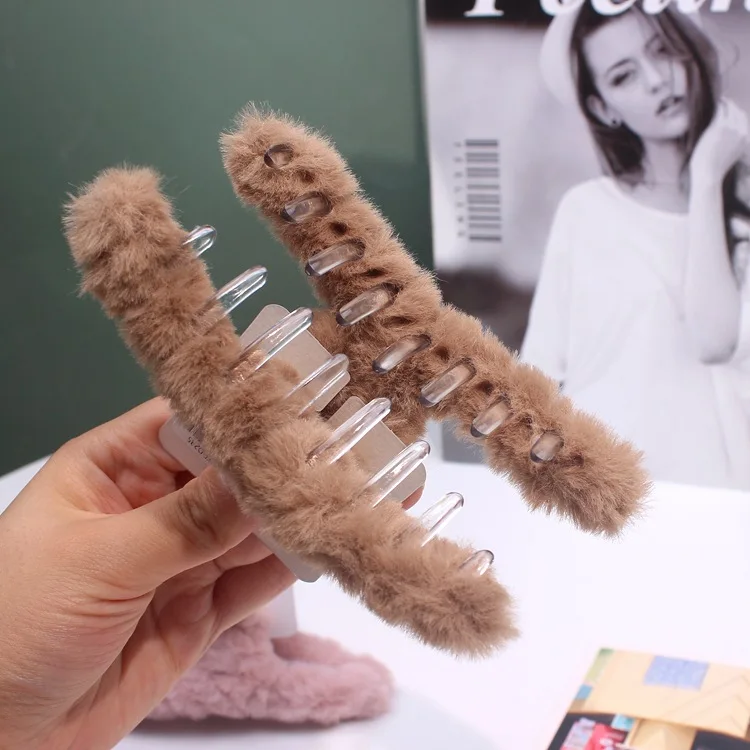 Plush Autumn & Winter Hair Clip - Sweet & Gentle Fashion Accessory