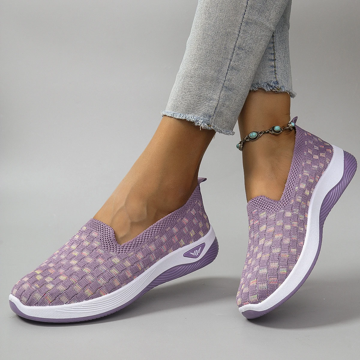 أحذية بسيطة بألوان مكعبات