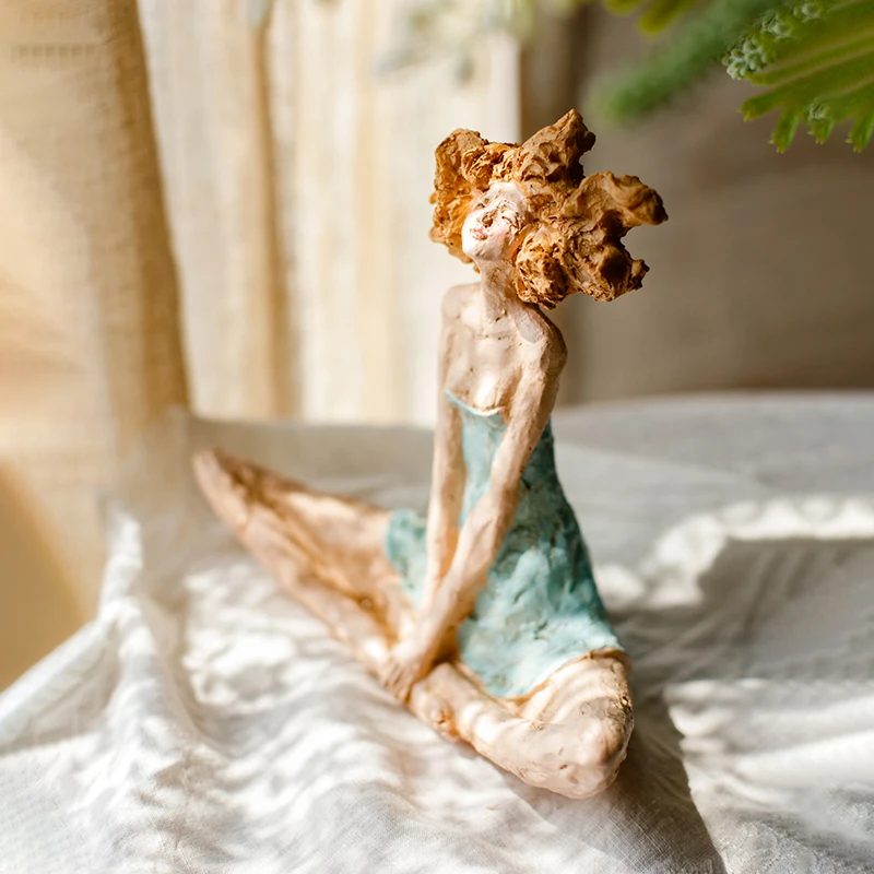 

Home Decor Girl Figurine Resin Sculpture Abstract Art Room Decor Nordic Decoration Home Living Room Decoration Accessories Gifts