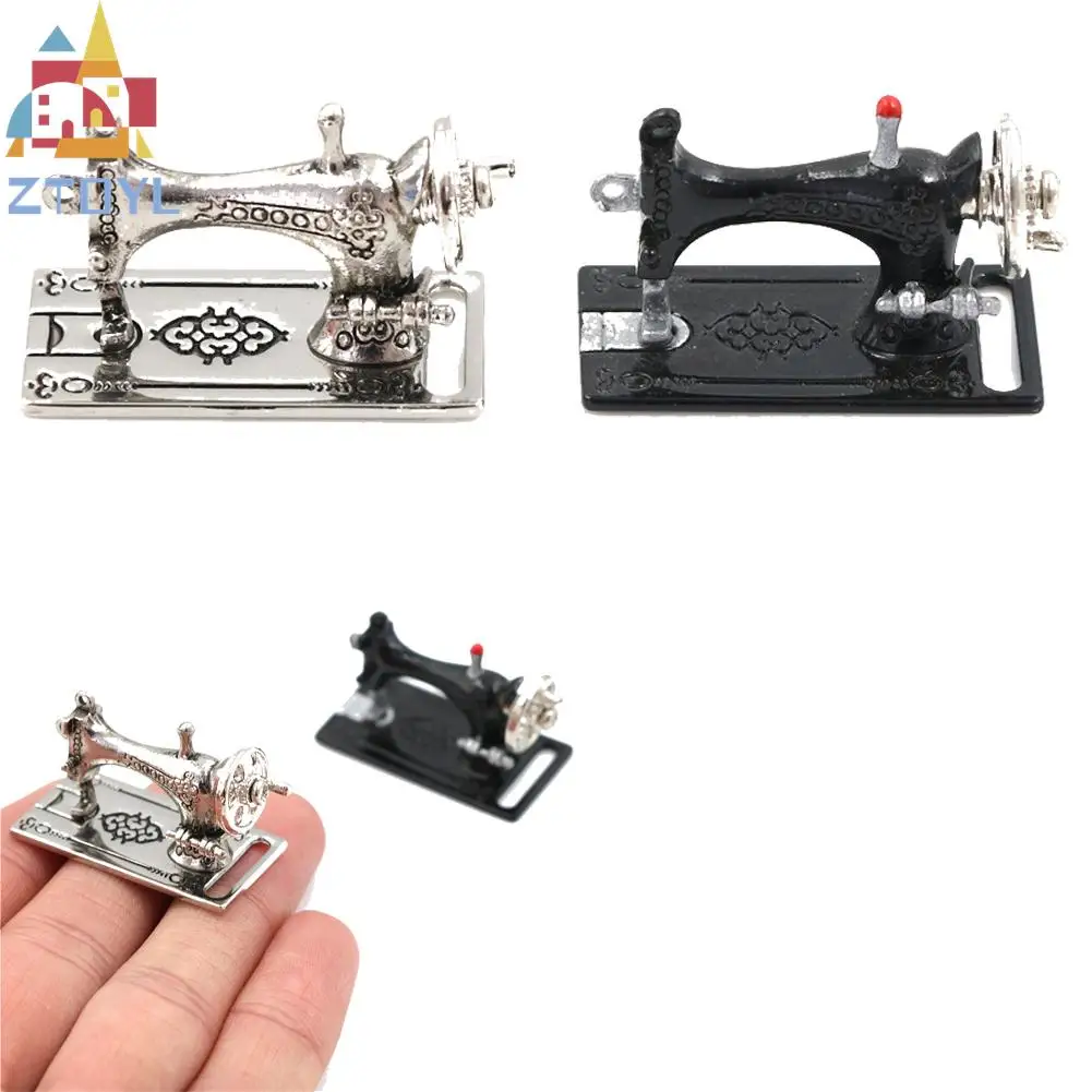 

Black Silver 1:12 Mini Sewing Machine Simulation Home Furniture for Girl Doll House Decoration Dollhouse Miniature Accessories