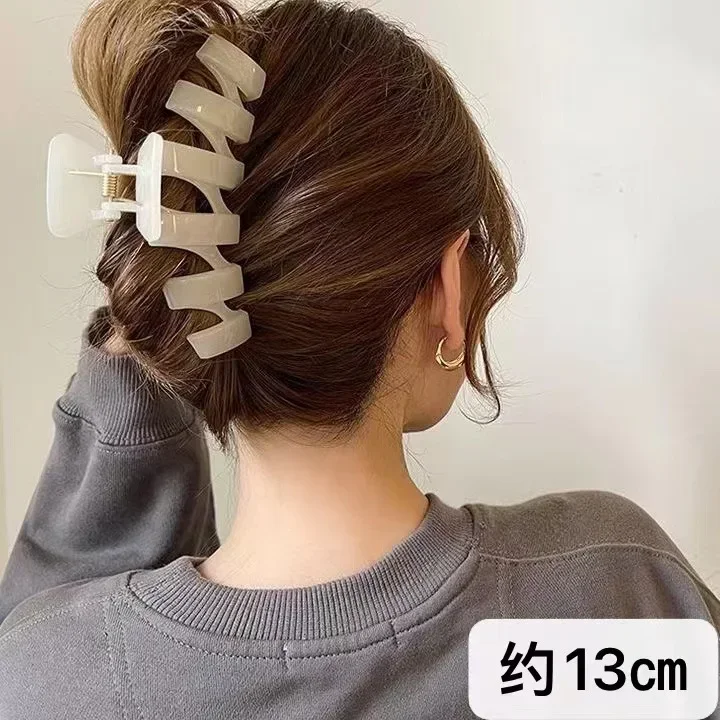 Рисунок 2 - Новые большие акриловые заколки для волос