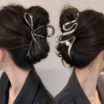 Black and Metal Bow Clip 1