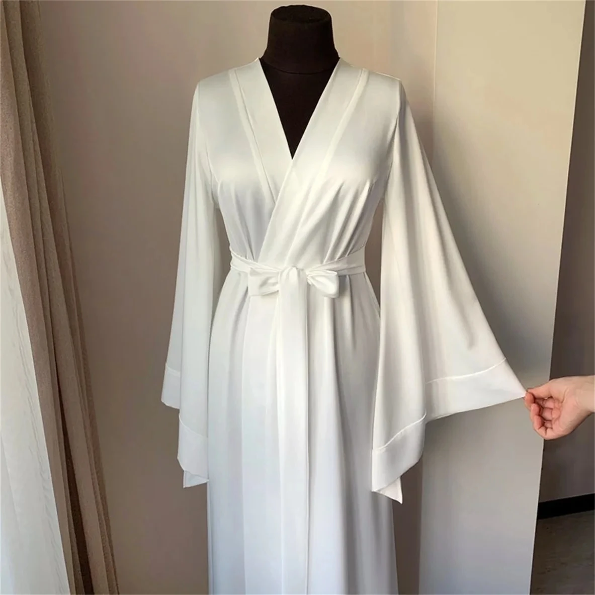 Biała miękki jedwab suknia ślubna z paskiem z długim rękawem szlafrok ślubne szlafroki damskie koszule nocne buduarowe