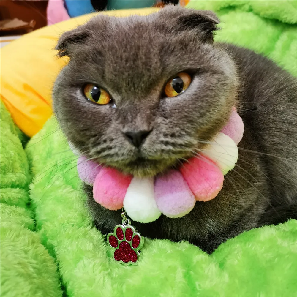 

1pc New Soft Pet Dog Cat Kitty Plush Ball Candy Necklace Decoration Collar with 6-color Bling Paw Print Pendant Pets Accessories