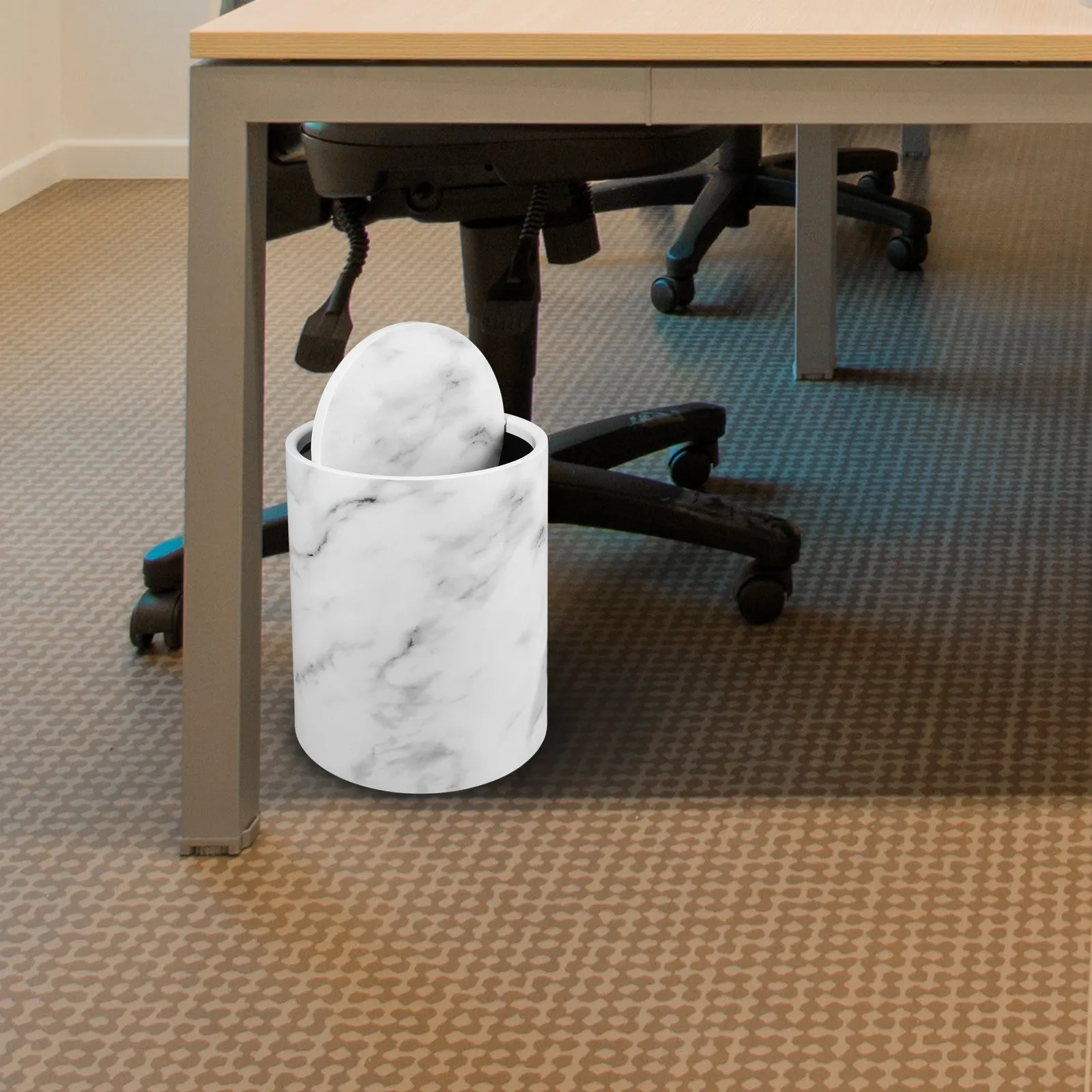 대리석 마감 플립 뚜껑 쓰레기통, 고강도 플라스틱 버킷, 매끄러운 내부, 주방, 욕실, 다용도실에서 다용도로 사용 가능