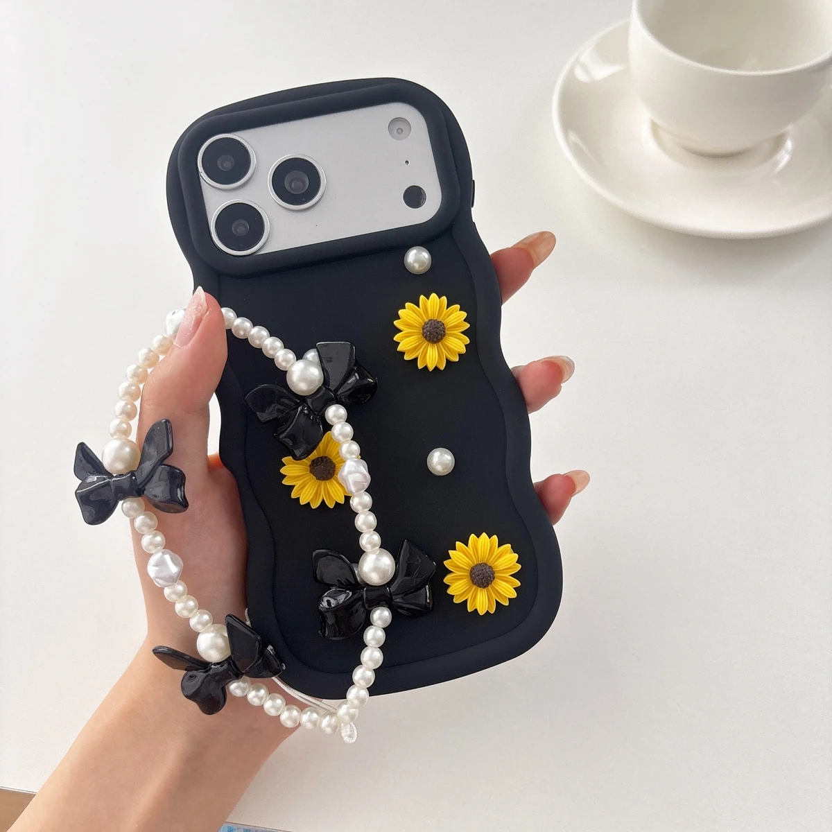 Elegant Flower Pearl Chain Phone Case with Wave Design
