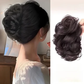 Parrucca sintetica da donna: chignon con boccioli di fiori pigri in stile scrunchie, parrucchino per parrucca alla moda, naturale e soffice.