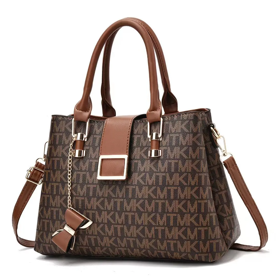 Bolsa YSHKY na cor preta com design listrado