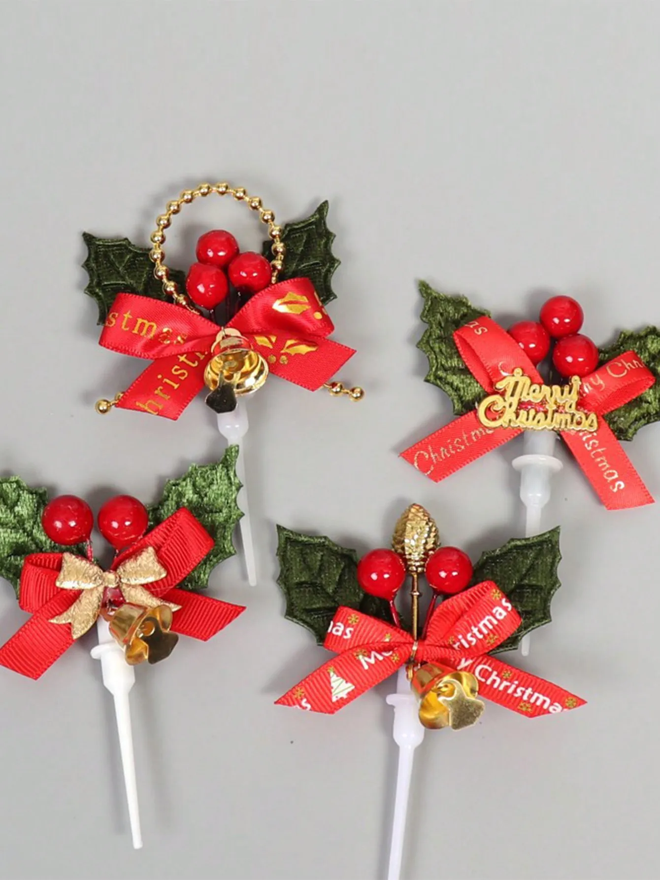 5/10/20pcs Random Christmas Wreath Cake Toppers, Holiday Birthday Dessert Decorations with Bells and Bows