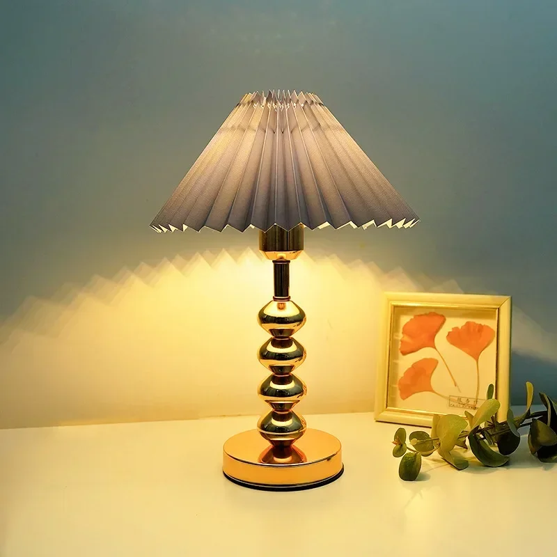 European-style table lamp, bedroom bedside lamp, dormitory desk, study room, simple post-modern light luxury