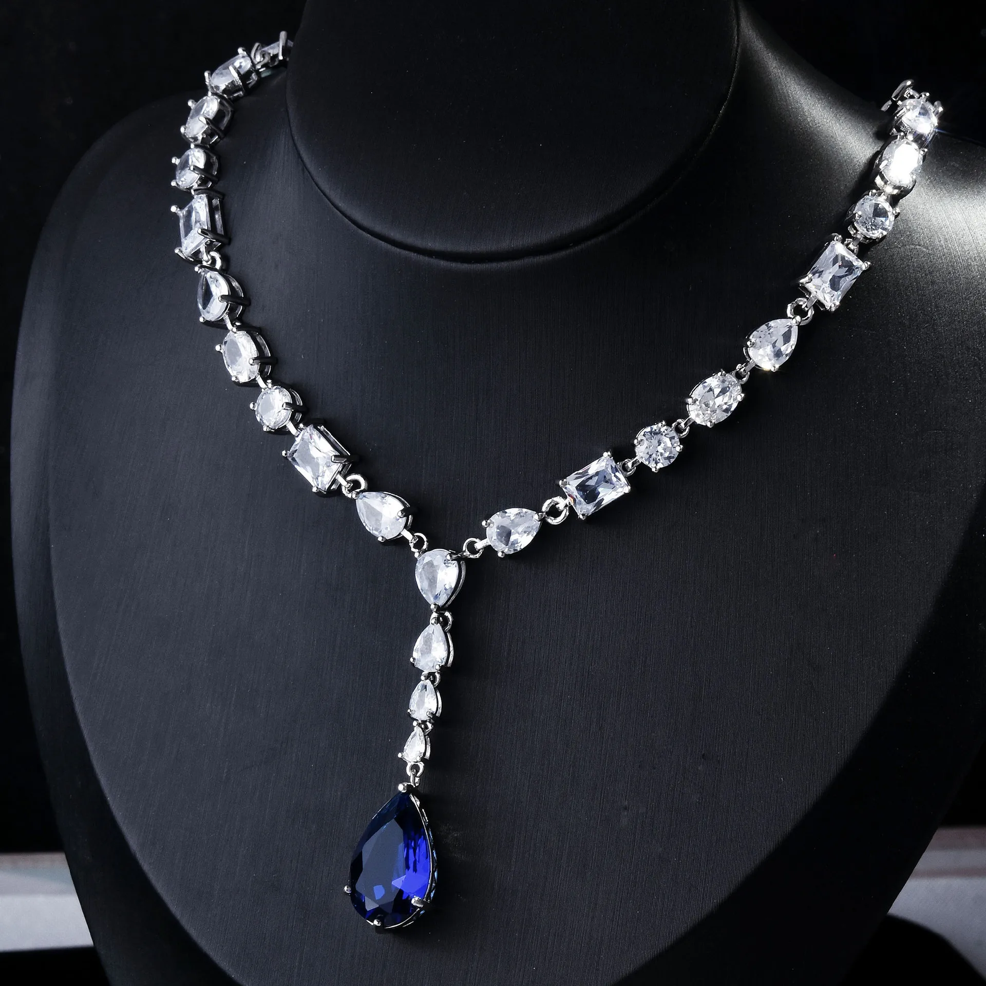Rhinestone Sapphire Necklace Designer Azure Galaxy Water Drop Brilliant High Carbon Diamond Luxury Party Wedding Necklace