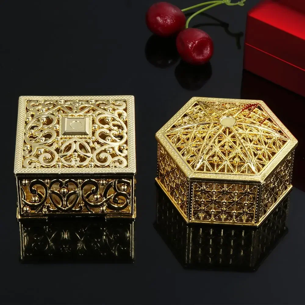 Plastic Retro Hollow Gold Foil Candy Box Chocolate Gift Treat Boxes Jewelry Storage Wedding Favor Box Party Favor Souvenir jewelry storage bags gift boxes