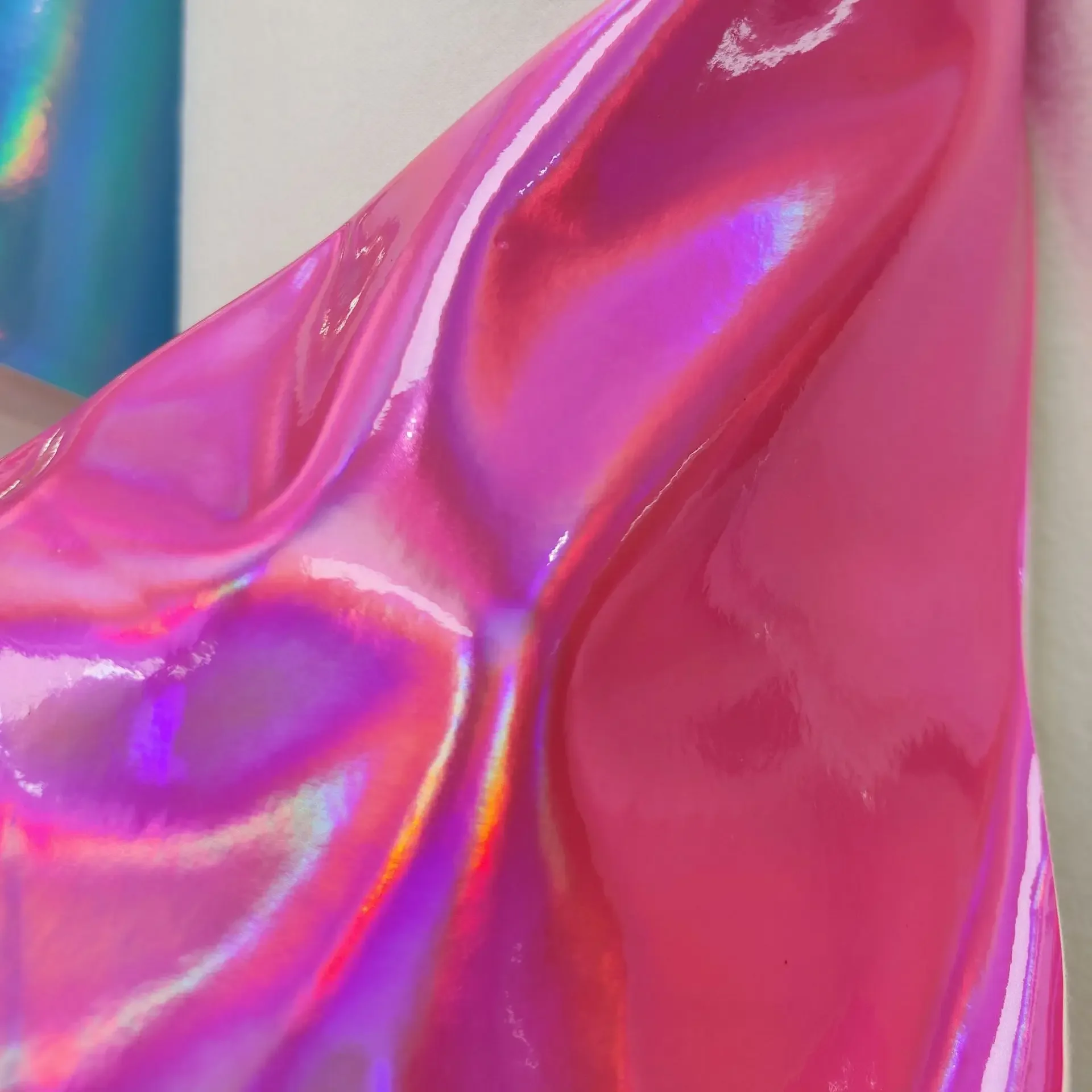 Pu Leather Metallized Gradient Color Change Reflective Mirror Surface Multi Color Fashionable Artificial Leather Garment Fabric