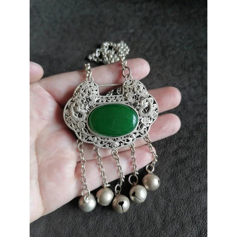 

Antique Collection Tibetan Backflow Old Silver Inlaid Green Agate Safety Lock Dragon and Phoenix Lock Pendant Necklace Wholesale