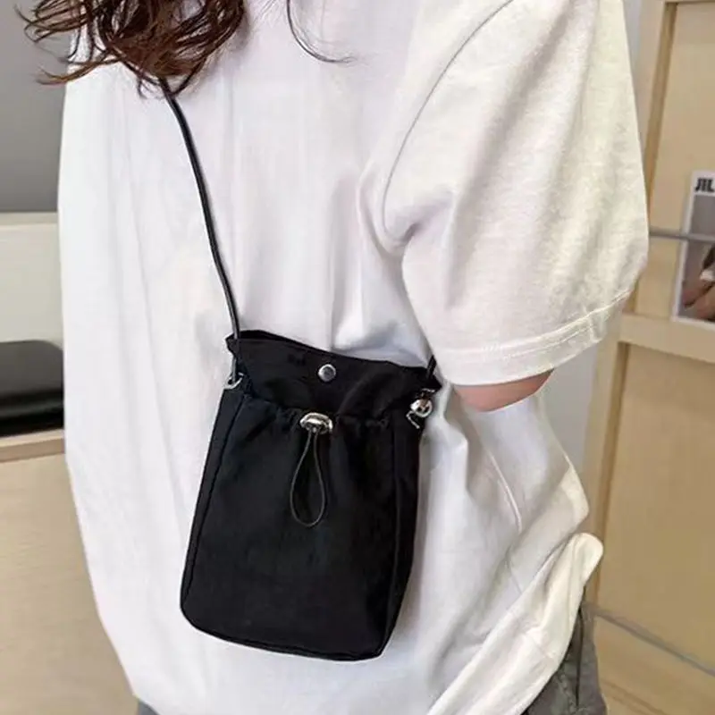 รูปสินค้า กระเป๋าสะพายข้างไนลอนแคนวาส ใส่ของได้หลากหลาย
