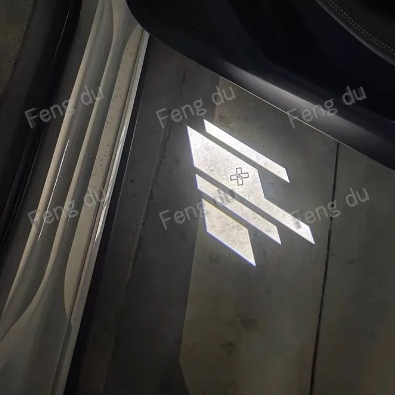 thumbnail image 1 of Proyector de luz LED de bienvenida para puerta de coche con logotipo HD de 2 piezas, luz de sombra fantasma, lámpara de ambiente para Lynk&Co 01 02 03 05 06 08 09 LYNK, 1 of 4