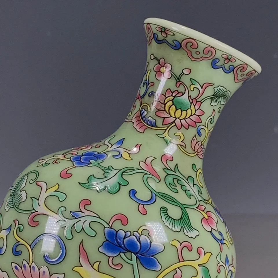 Chinese Green Famille Rose Porcelain Qing Qianlong Lotus Pattern Vase 5.78 inch