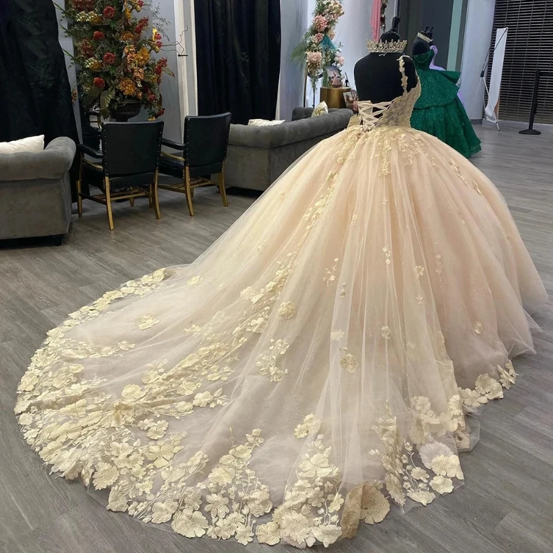 

Champagne Shiny Beading Ball Gown Quinceanera Dresses Spaghetti Strap Sleeveless Floral Appliques Lace Corset Vestidos De 15Años