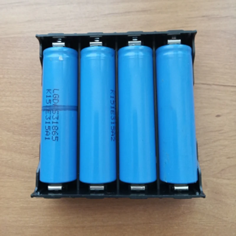 Boîtier de batterie 18650 pour drone, vue de côté avec connecteur XT60 et interrupteur