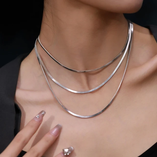 EManco unisexe serpent chaîne collier couleur argent tour de cou en acier inoxydable à chevrons chaîne collier pour femmes bijoux en gros