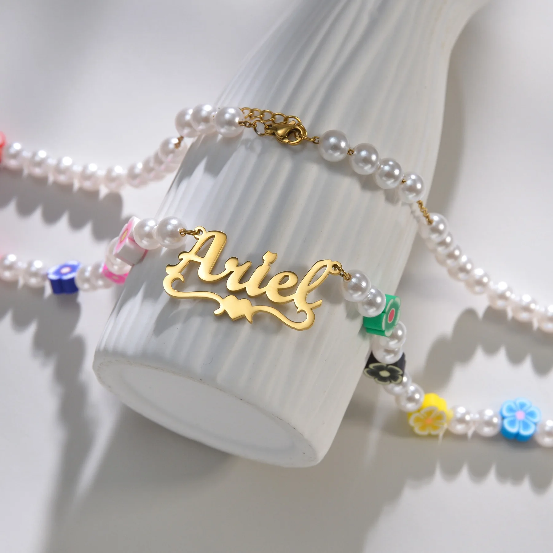 

Customized Letter Necklace Flower Pearl Nameplate Necklace For Gilrls Bohemian Love Beach Necklaces For Woman Birthday Gift