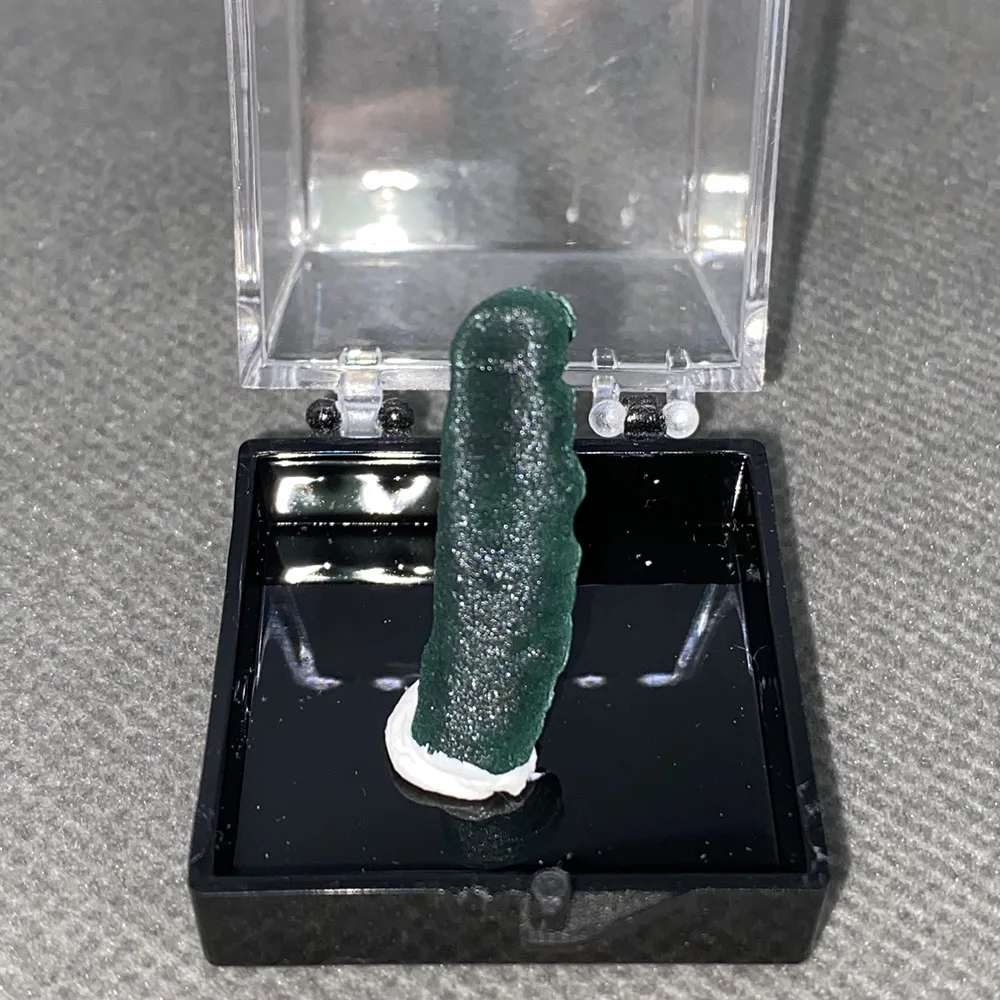 100% Natural Columnar Green Malachite (Aperture) Rough Mineral Specimen Healing Crystal +Box size:35*35*35mm