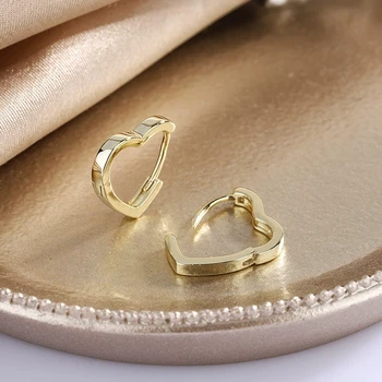 Ins Smooth Metal Love Heart Small Hoop Earrings For Women Vintage Gold Color Ear Buckle Wedding Jewelry Valentine's Day Gifts