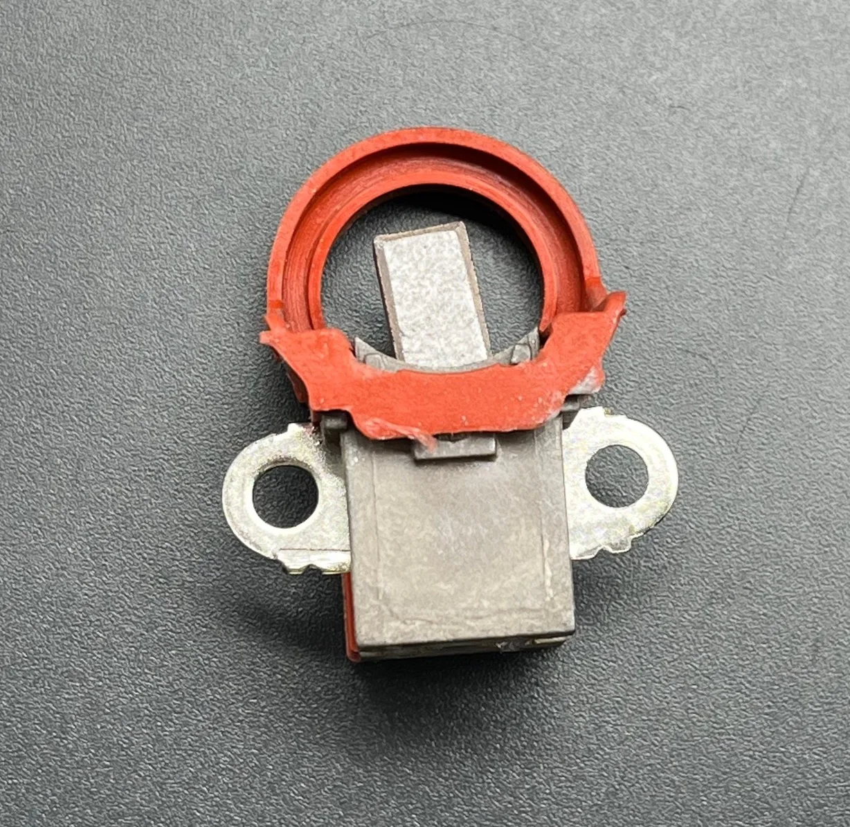 for Toyota Suzuki Vios Alto Antelope Swift SX4 Changhe Xiali Cherokee generator carbon brush holder