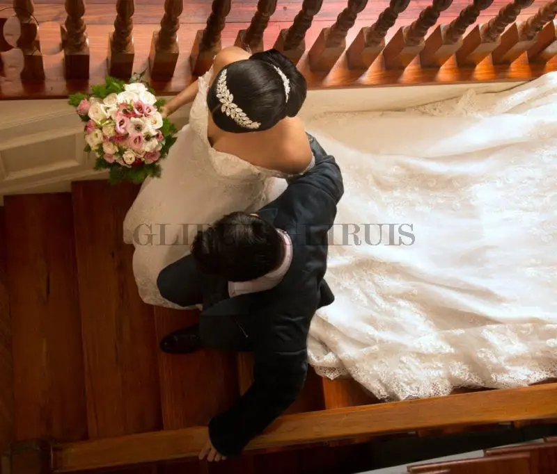 

Stunning Lace A Line Long Train Wedding Dresses For Bride Off Shoulder Straps Bridal Gowns Vintage Vestidos De Novia