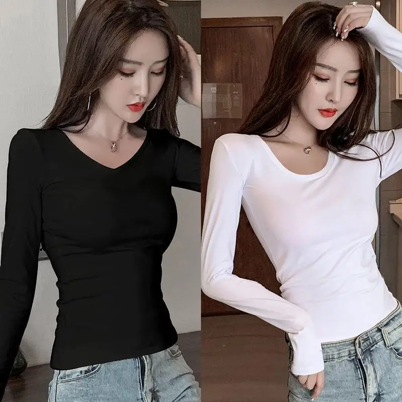 Round neck long sleeves white + v-neck long sleeves black [2 pieces]