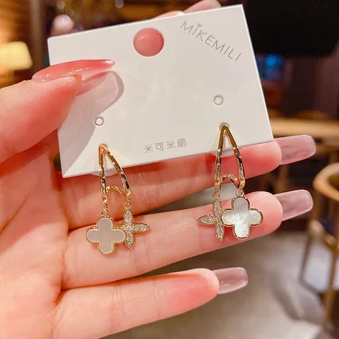 Clover Temperament Drop Earrings Four Petal Flower Zircon Pendant Earrings For Women Girl Fashion Korean Jewelry Earrings